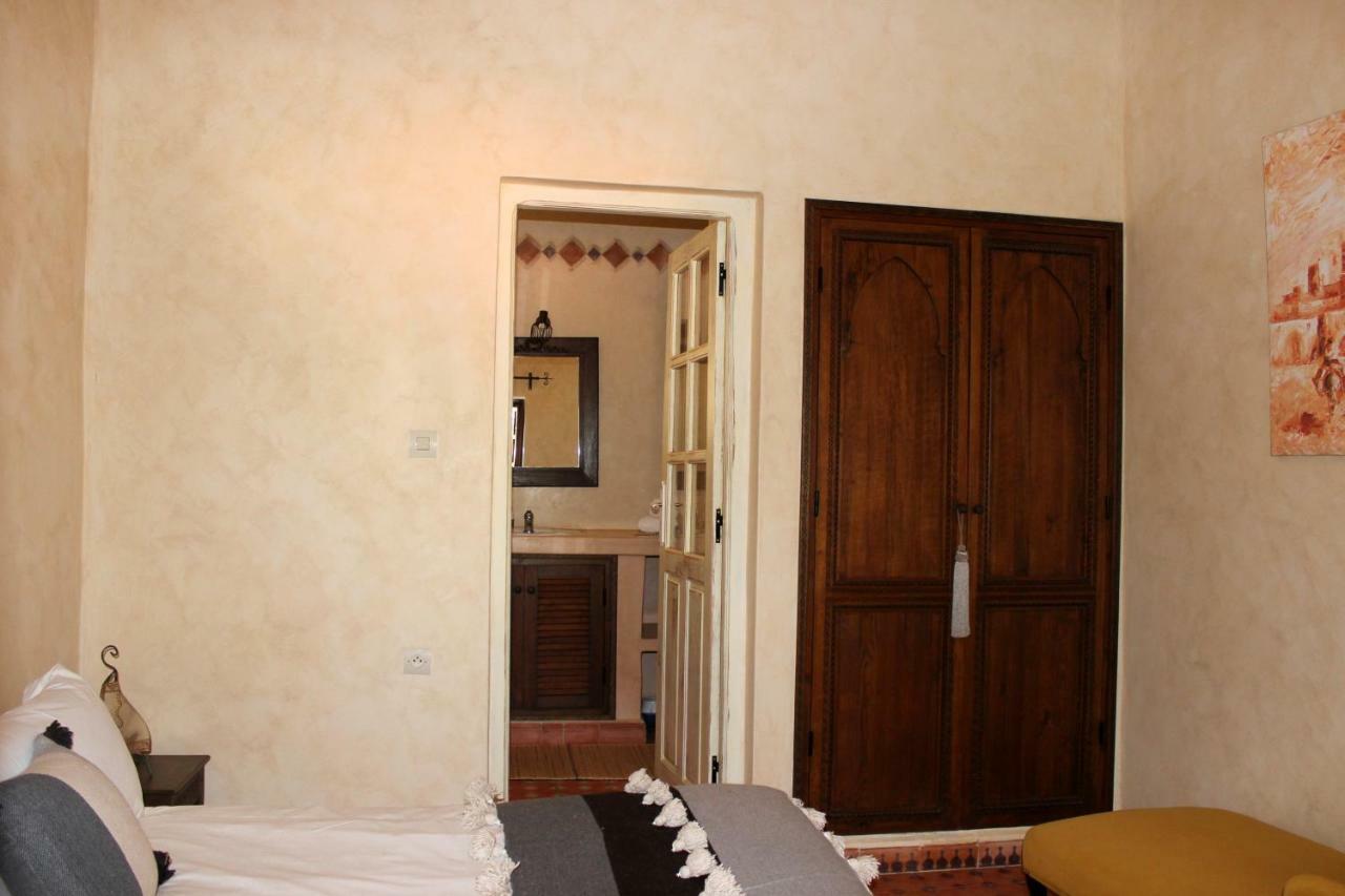 Riad Sanam As-Sawíra Pokoj fotografie
